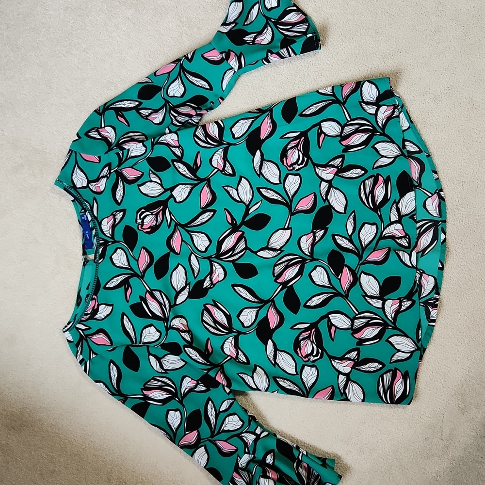 Apt. 9 Bell Sleeve Blouse Green/Black/Pink Floral - Size Medium